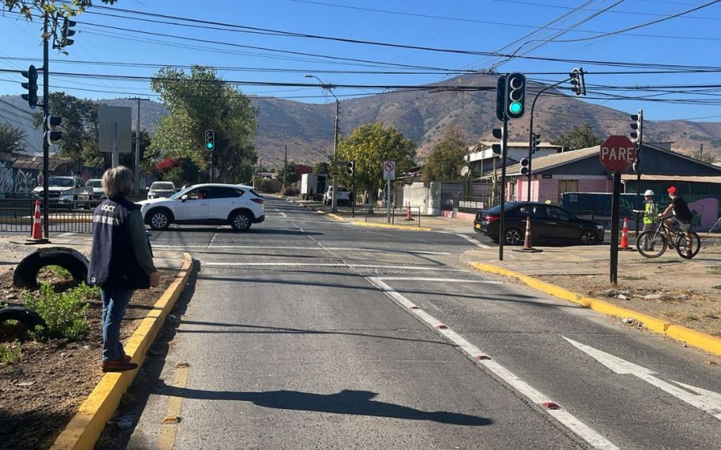 Entra en funcionamiento nuevo semáforo en La Calera