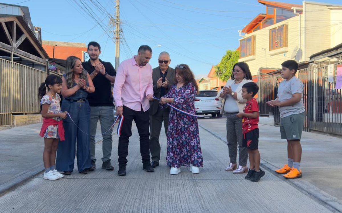 Inauguran dos calles repavimentadas en villa de La Calera