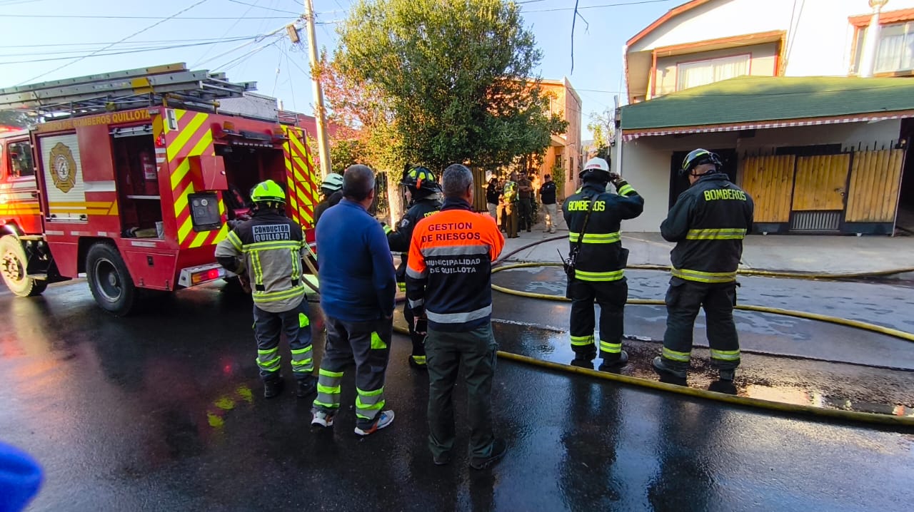 Incendio afectó a dos bodegas en San Pedro, Quillota