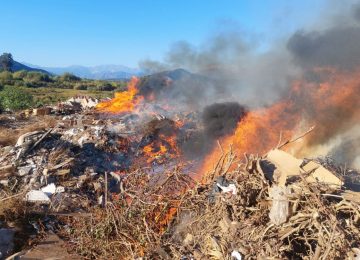 Quillota: Bomberos agotados tras incendio de varios días en el borde del río
