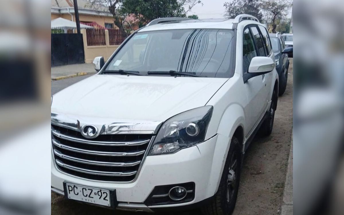 Roban la camioneta de profesor afuera de colegio de Quillota