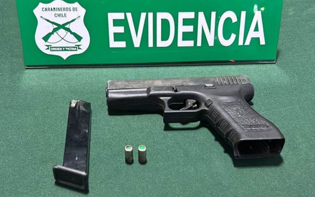 Conductor de camión llevaba arma a fogueo en Nogales