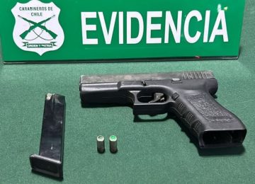 Conductor de camión llevaba arma a fogueo en Nogales