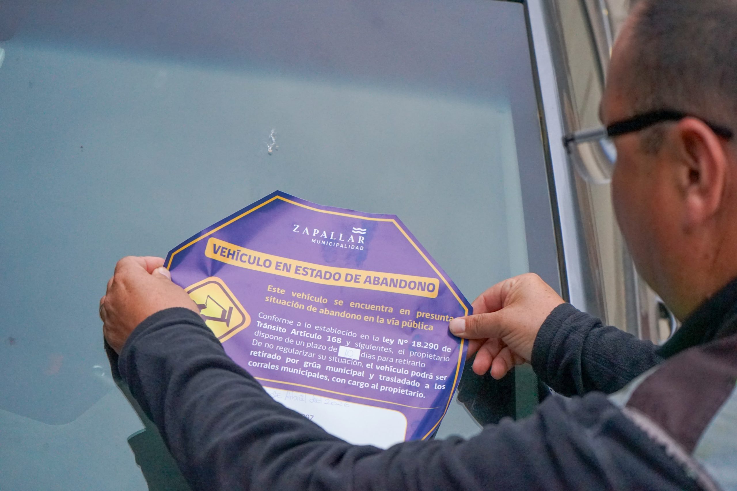 Dueños retiran autos que estaban abandonados en las calles de Zapallar