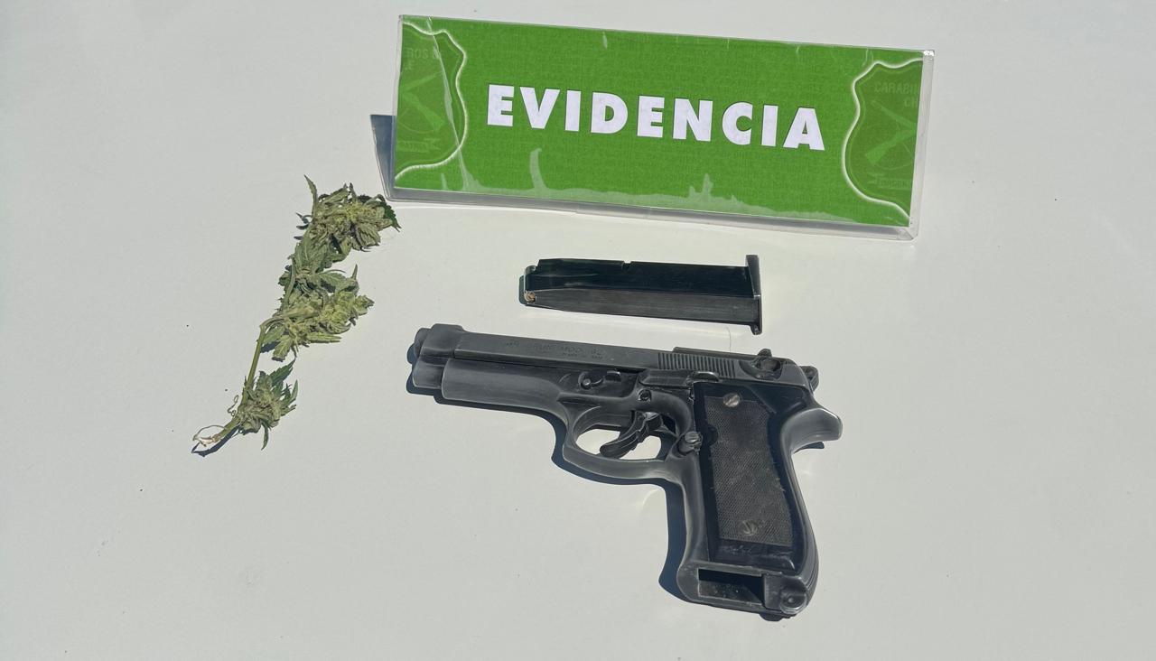 Quillota Conductora que llevaba armas causó colisión cuando huía de Carabineros