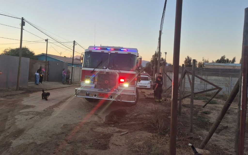 Quillota: Incendio dejó damnificados a dos adultos y un menor