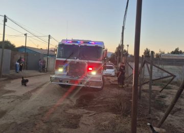 Quillota: Incendio dejó damnificados a dos adultos y un menor