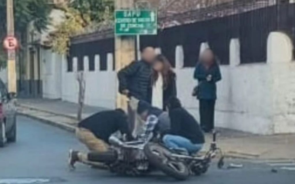 Colisión en el centro de Quillota dejó a motociclista herido
