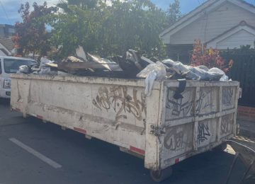 Cuadrillas municipales despejaron residuos en vivienda de Quillota dañada por incendio