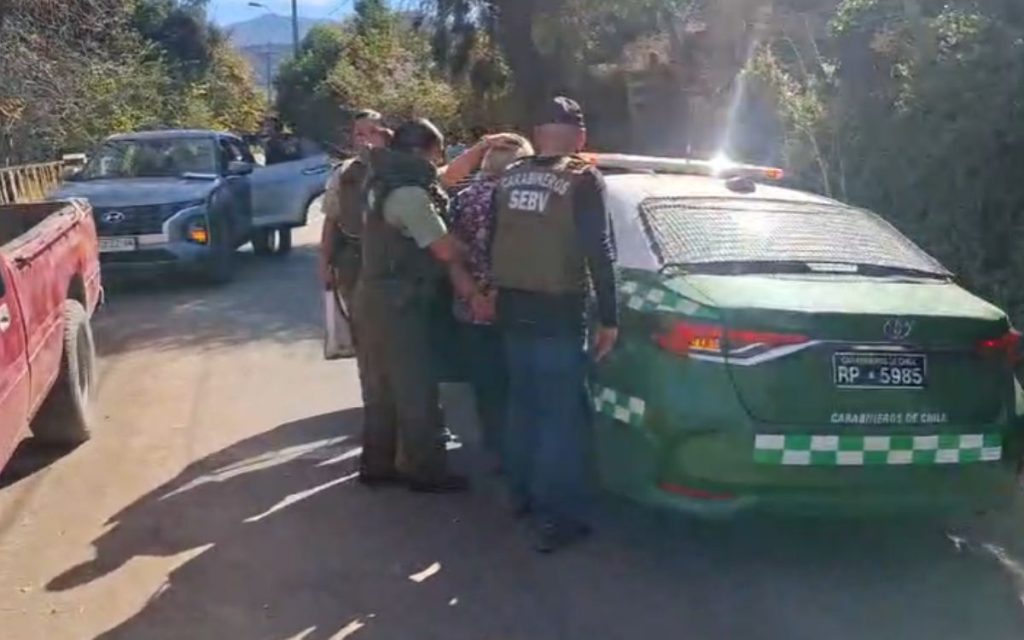 En Hijuelas hallan tres vehículos robados y se llevan detenida a mujer
