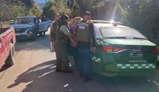 En Hijuelas hallan tres vehículos robados y se llevan detenida a mujer