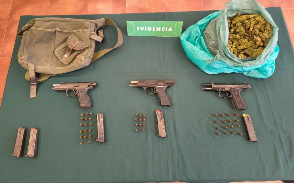 En Quillota detienen a conductor que llevaba 3 armas de fuego y droga