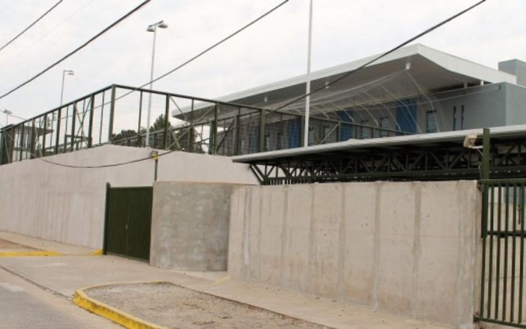 GOPE trabaja en la cárcel de Quillota por presencia de supuesto artefacto explosivo