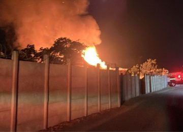 Incendio dejó daños en la techumbre de una casa de La Cruz