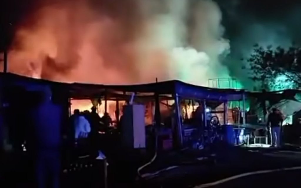 Quillota: Incendio afectó siete locales de la feria productiva del Parque Aconcagua