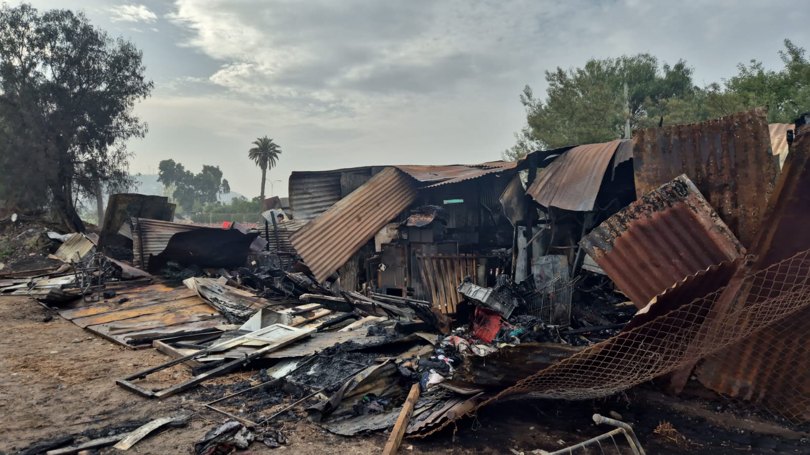 Quillota Incendio destruyó siete locales de la feria del Parque Aconcagua