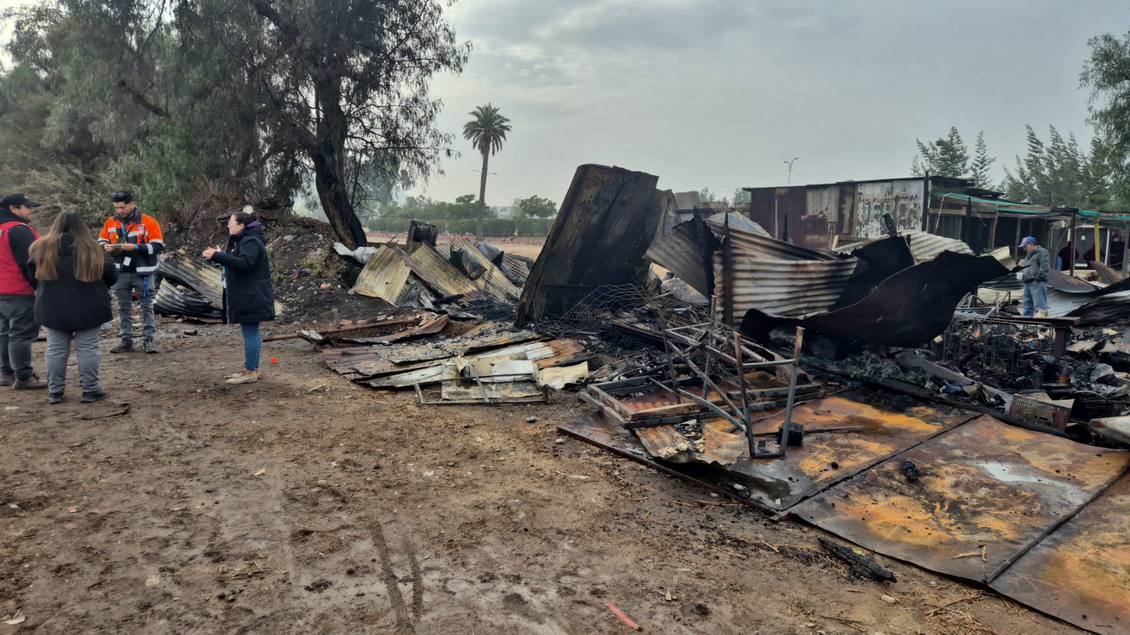 Quillota Incendio destruyó siete locales de la feria del Parque Aconcagua