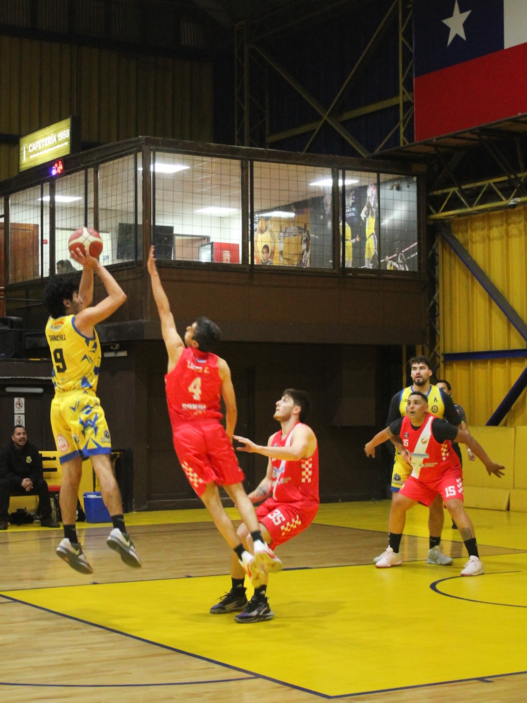San Luis le volvió a ganar al puntero Sokol y sigue su lucha por llegar a los play offs