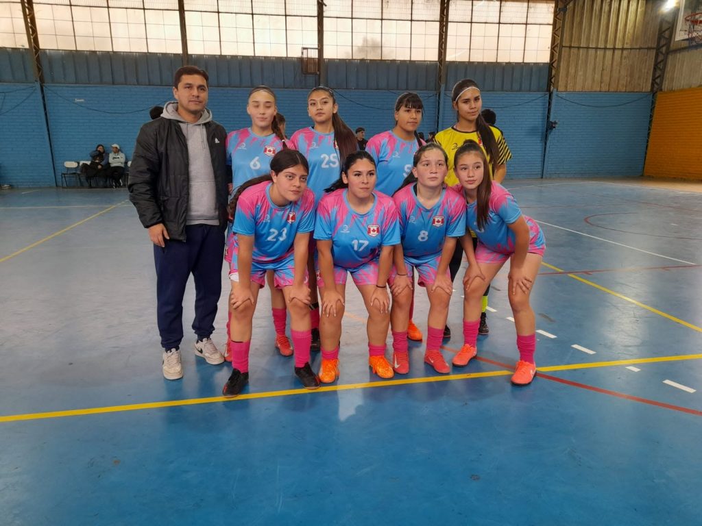 El equipo del Colegio Canadá fue el vencedor en la competencia del futsal juvenil damas.