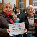 86 personas mayores de Quillota participaron en taller de uso de smartphones