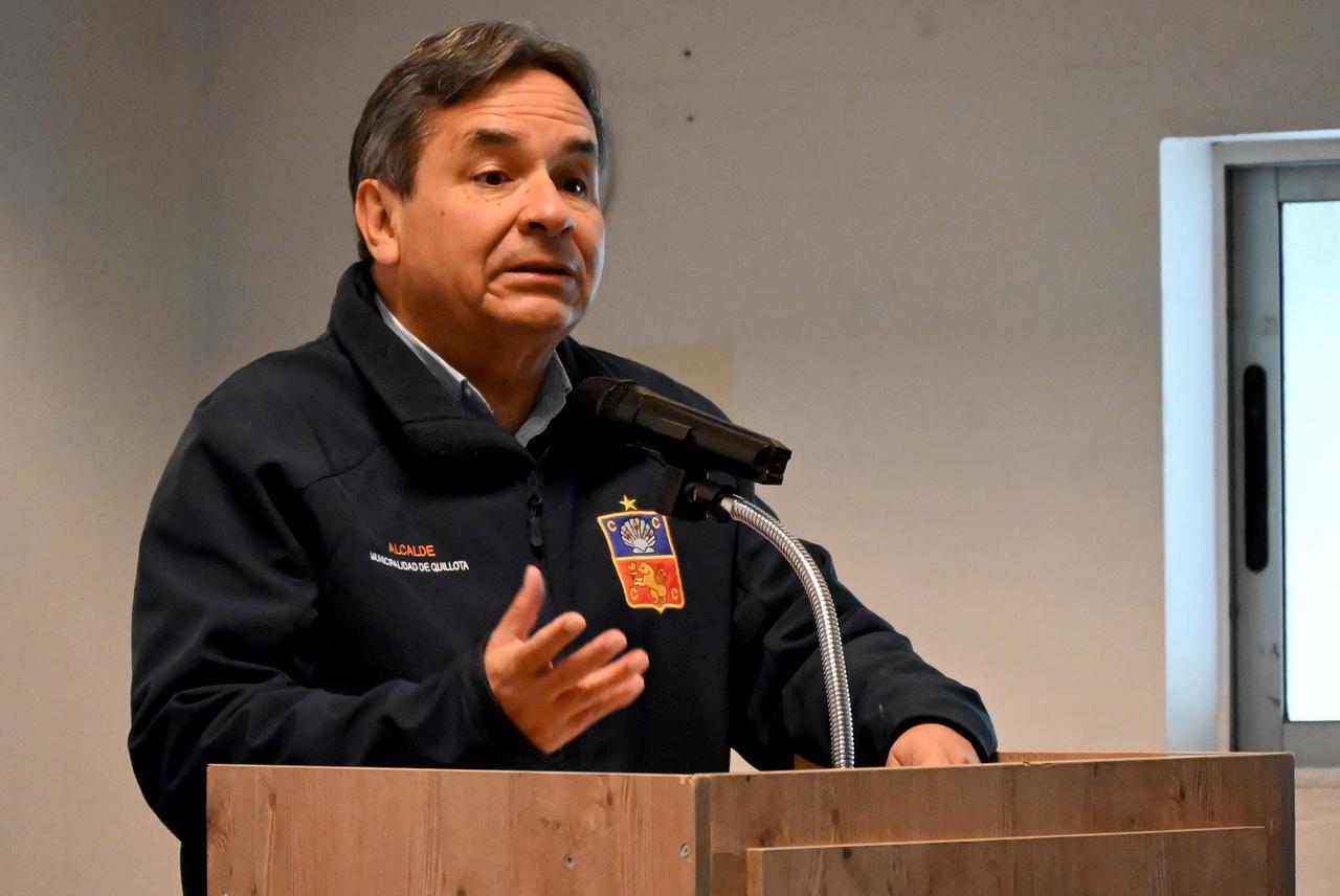 86 personas mayores de Quillota participaron en taller de uso de smartphones
