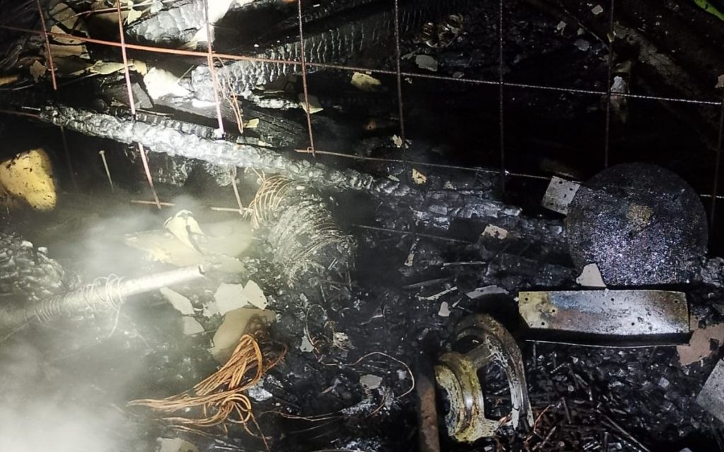 Incendio destruyó bodega y dejó daños en vivienda de Quillota