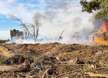 Incendio en San Pedro consumió bodegas y pastizales