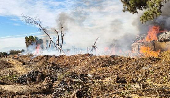Incendio en San Pedro consumió bodegas y pastizales