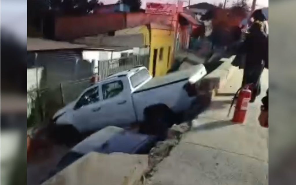 Quillota: Colisión deja tres lesionados, seis vehículos afectados y daños
