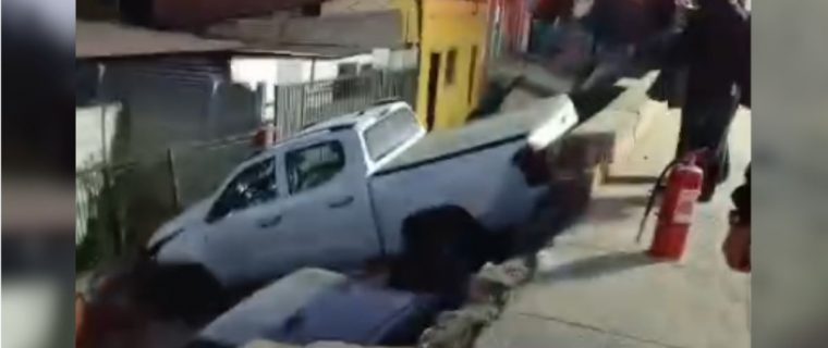 Quillota: Colisión deja tres lesionados, seis vehículos afectados y daños