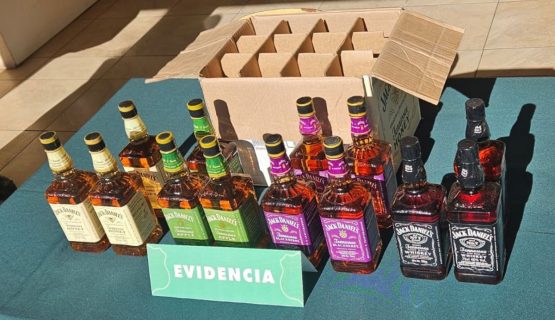 Quillota: Detienen a hombres que vendían botellas de whisky falsificadas