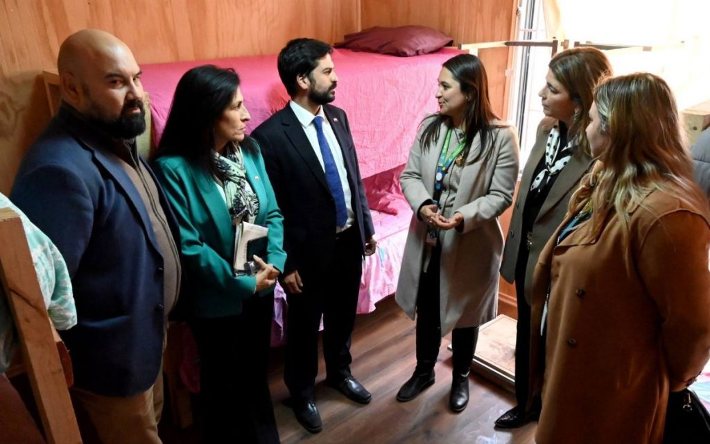 Subsecretario de Servicios Sociales visitó el albergue municipal de Quillota