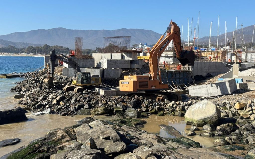 Un 47 por ciento de avance llevan nuevas obras portuarias para la Caleta de Papudo