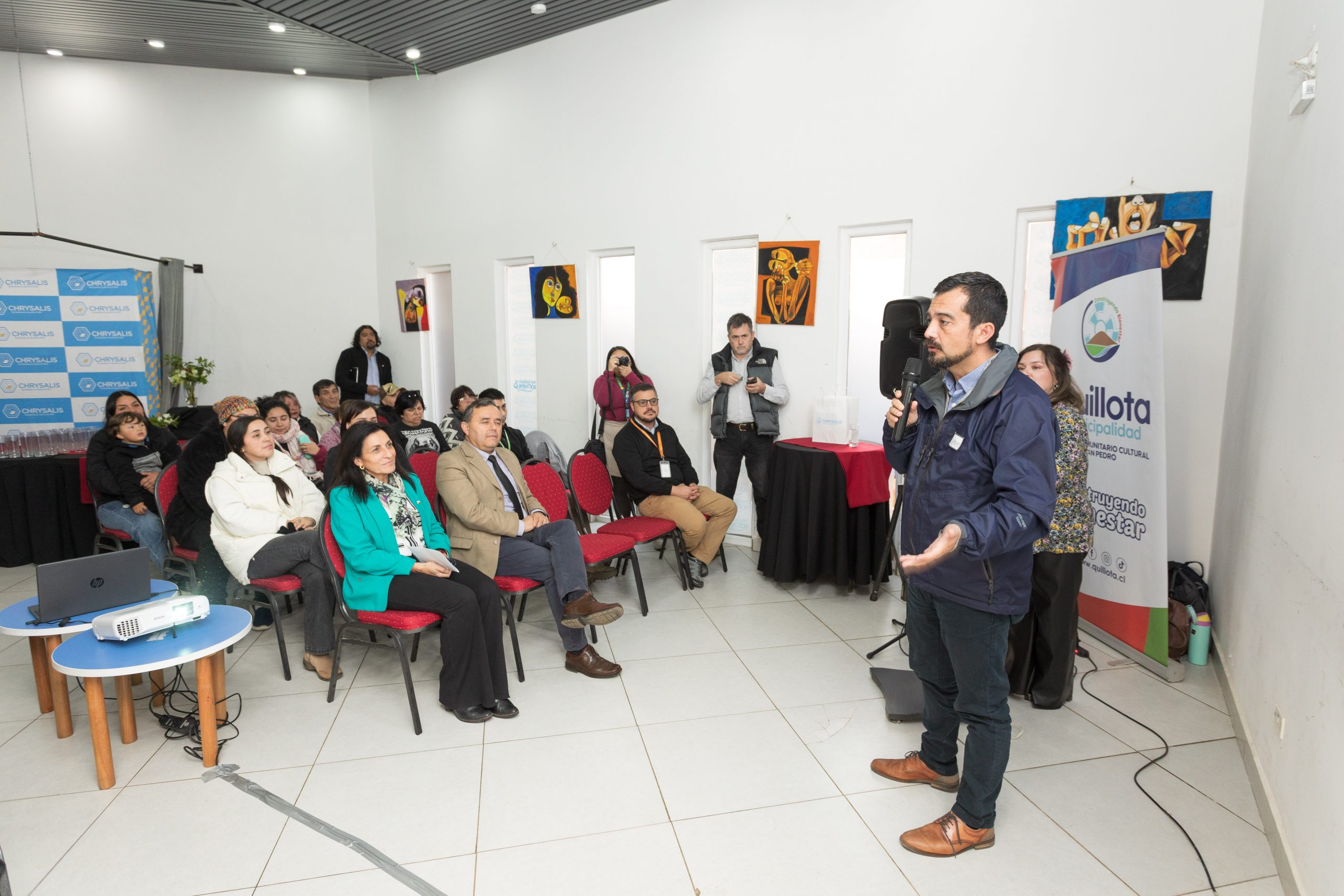 emprendedores en charla de colbún