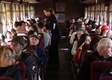 fotos de pasajeros viajando en el tren del recuerdo