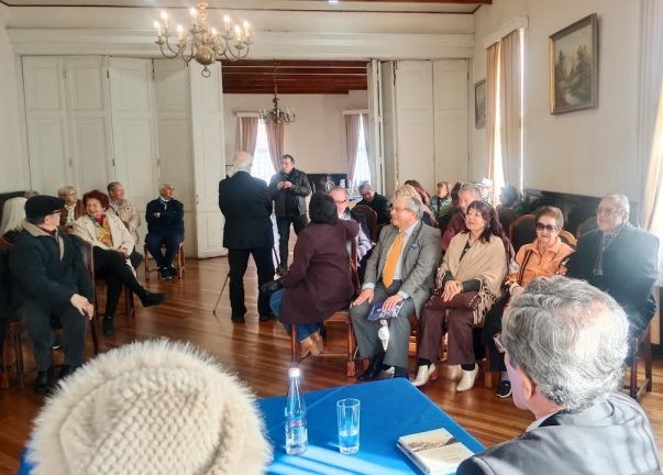 Artistas porteños rindieron homenaje a Claudio Solar al conmemorarse el centenario de su nacimiento.