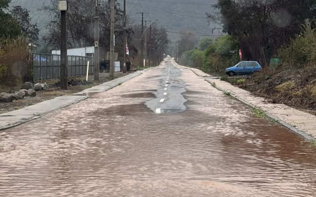 Caminos y rutas cerradas en la provincia de Quillota por el sistema frontal