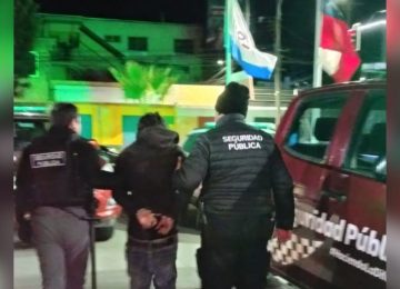 Detienen a dos hombres por asalto en servicentro de La Calera