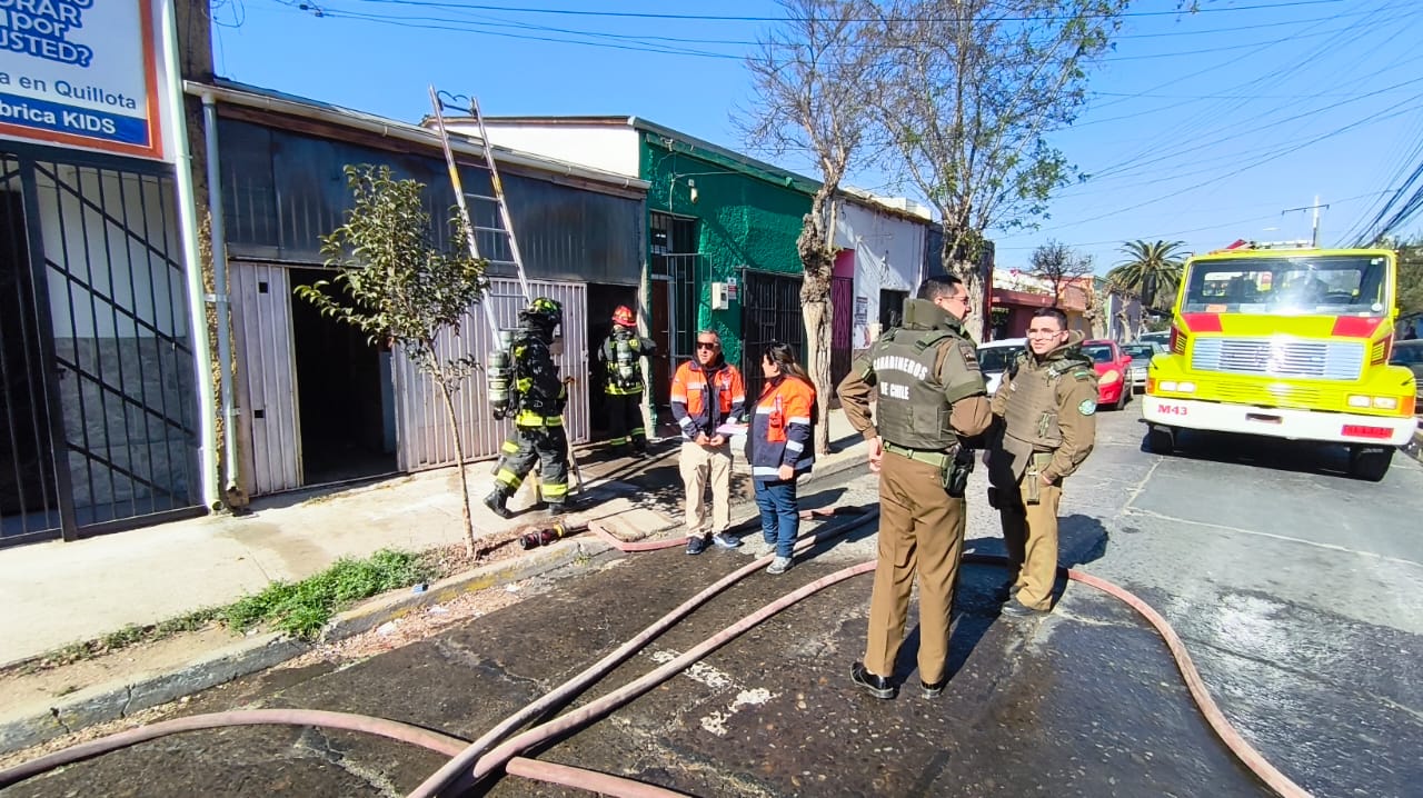 Incendio en Quillota dañó parcialmente a local comercial