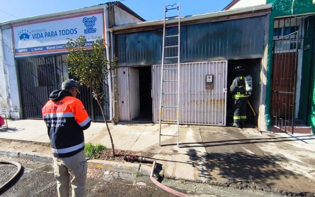 Incendio en Quillota dañó parcialmente a local comercial