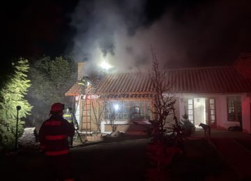 Incendio estructural deja seis damnificados en La Cruz