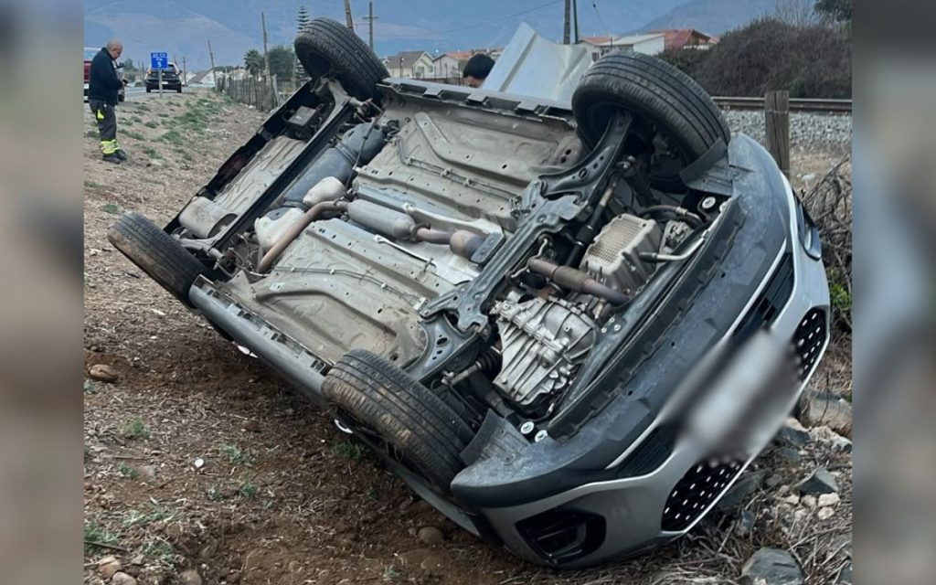 La Calera: volcamiento en Ruta 60CH deja a una persona lesionada
