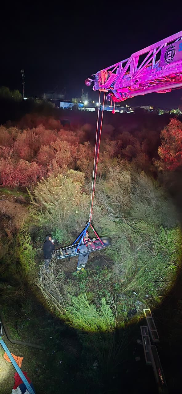 Rescatan a hombre que cayó al lecho del río en La Calera