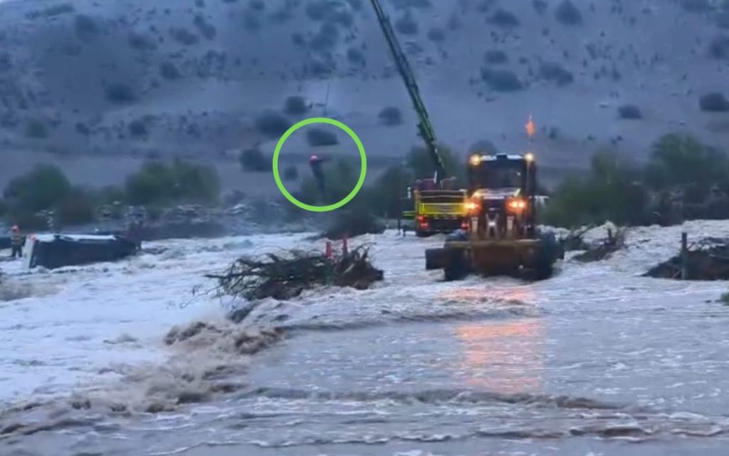 Rescataron a conductor que quedó atrapado en río de Petorca