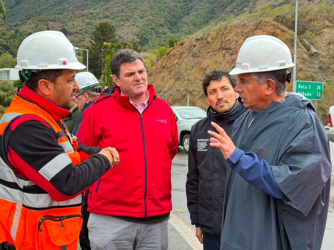 Rescataron a conductor que quedó atrapado en río de Petorca