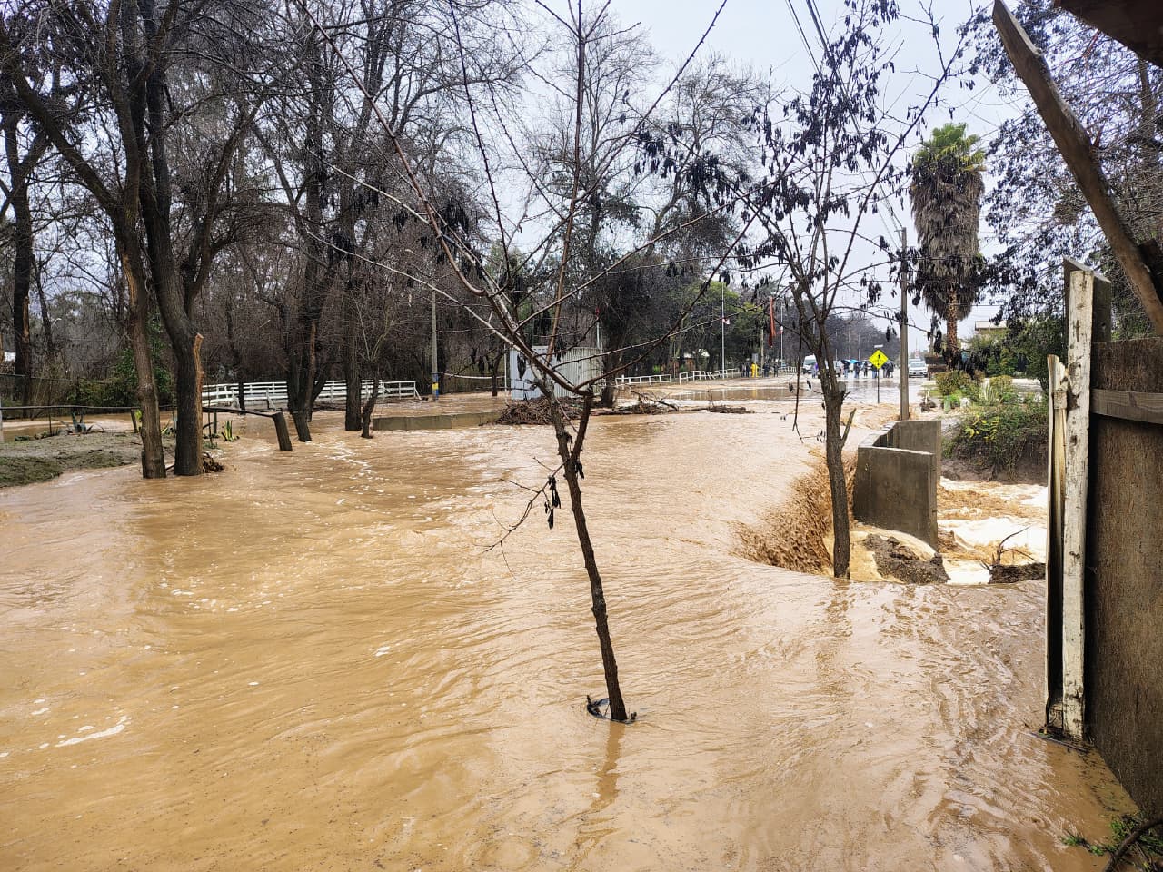 Se normaliza la conectividad en Pullally tras descenso del caudal de quebrada
