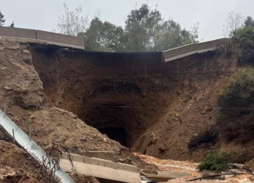 Socavón obliga al cierre total de la ruta entre Catapilco y La Laguna