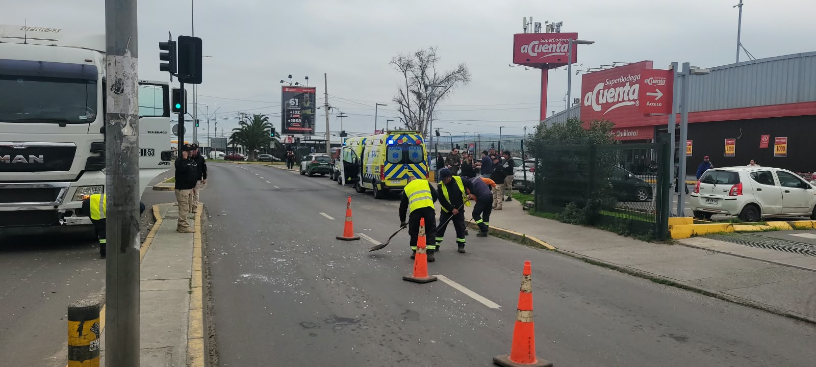 Colisión entre camión y colectivo deja un lesionado en Quillota