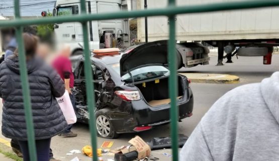 Colisión entre camión y colectivo deja un lesionado en Quillota