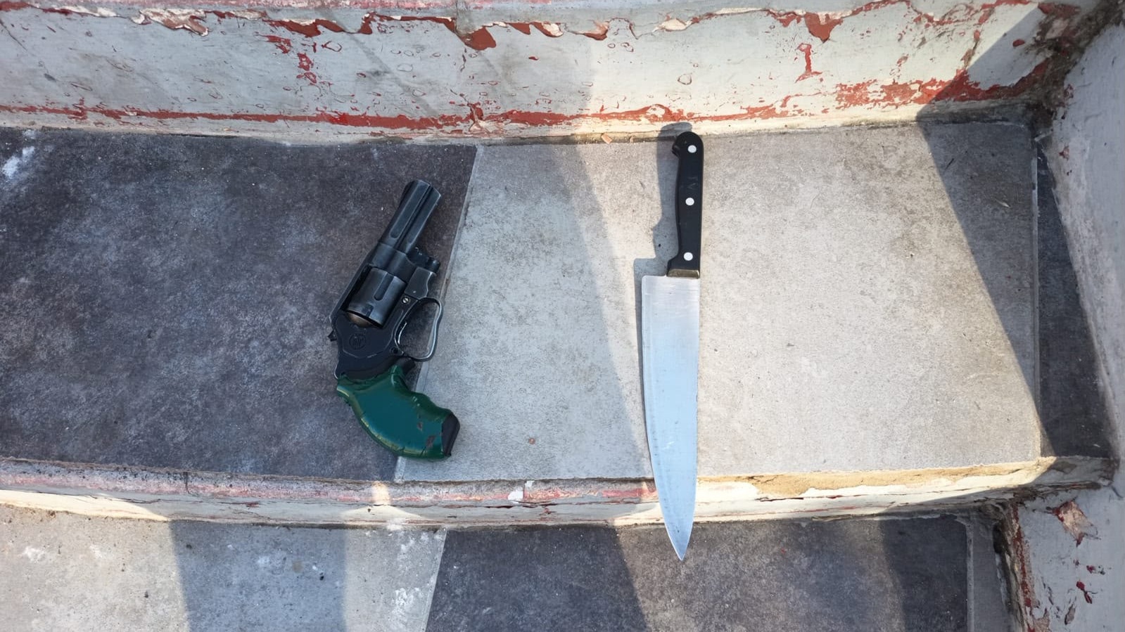 Dos menores detenidos con armas en La Calera habrían intimidado a transeúntes